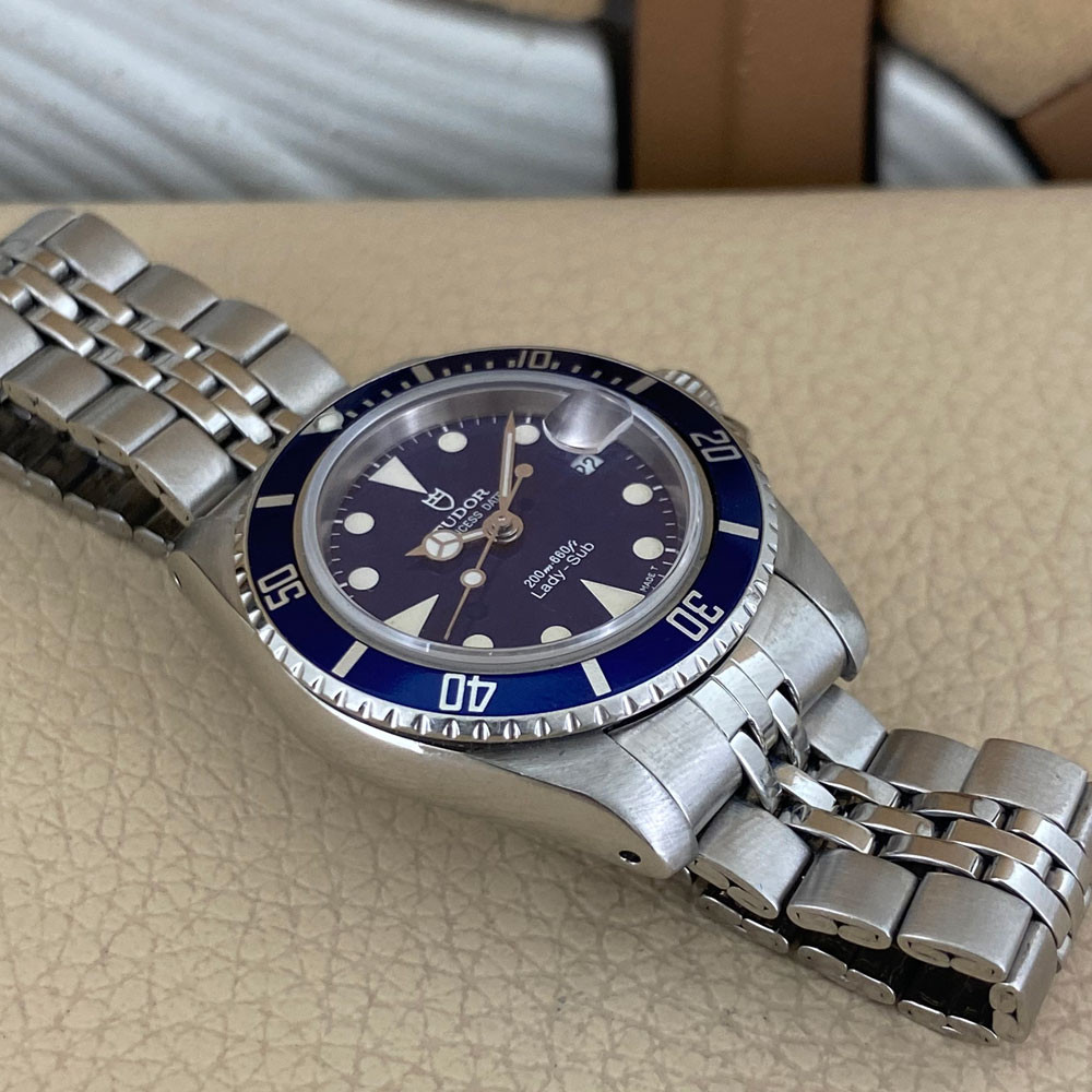 Tudor discount lady sub